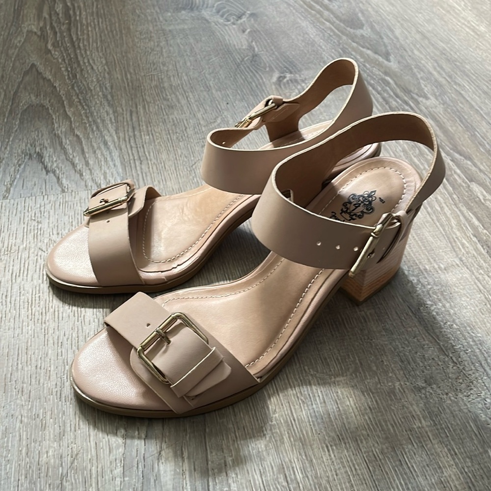 French Blu size 6 US nude 2.5” block heels sandals